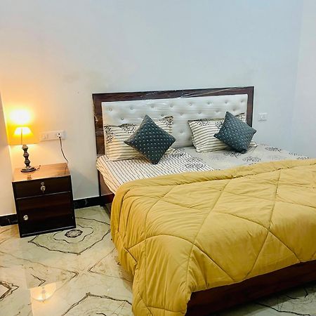 Amrita Residency Villa Varanasi Bagian luar foto