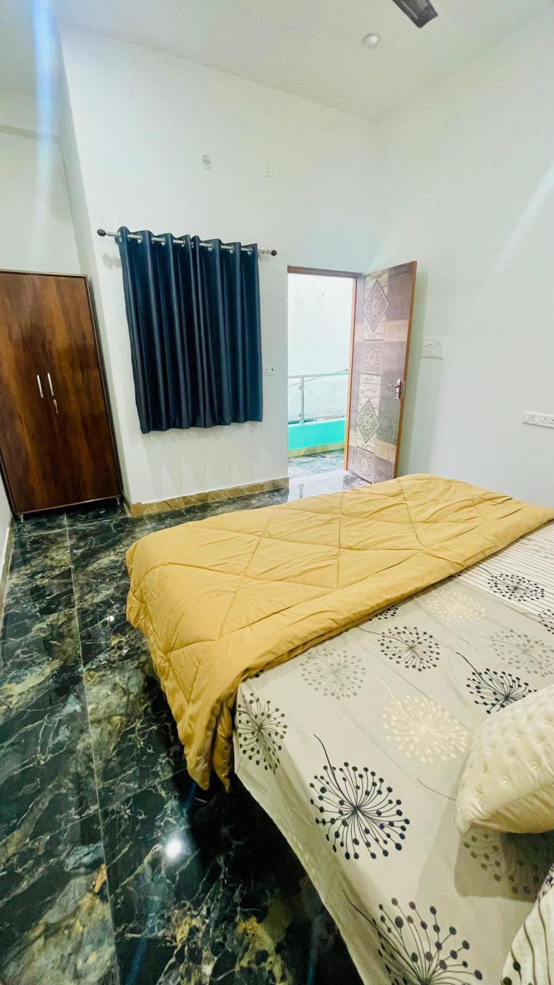Amrita Residency Villa Varanasi Bagian luar foto