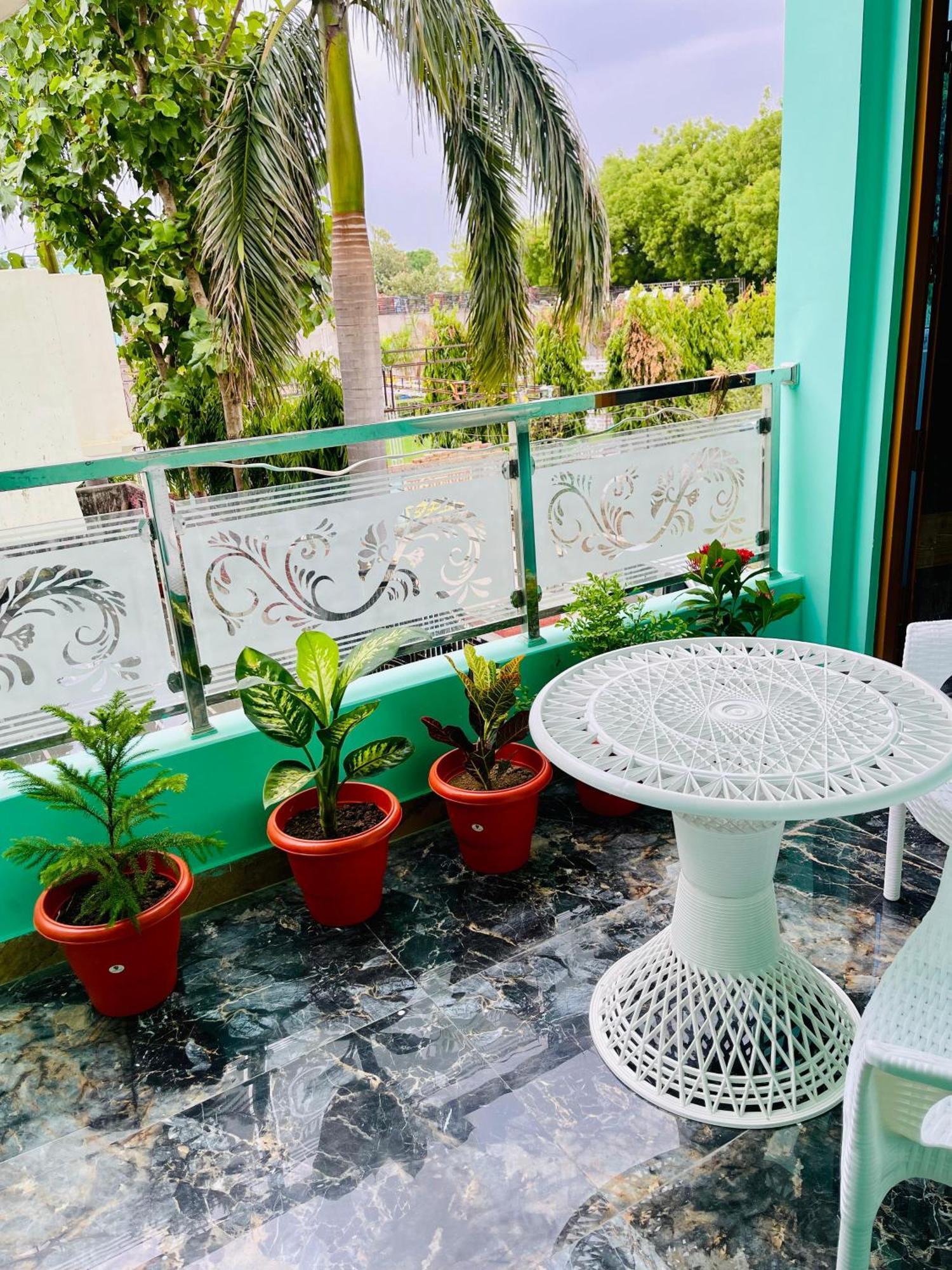 Amrita Residency Villa Varanasi Bagian luar foto