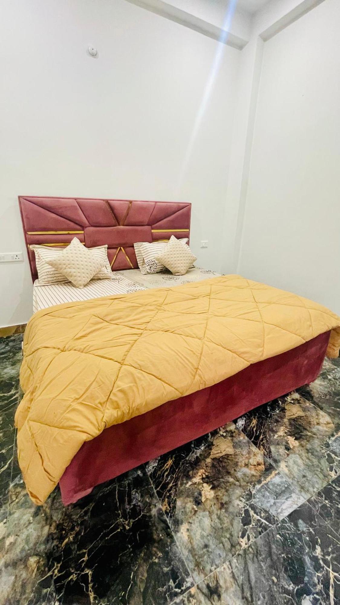 Amrita Residency Villa Varanasi Bagian luar foto