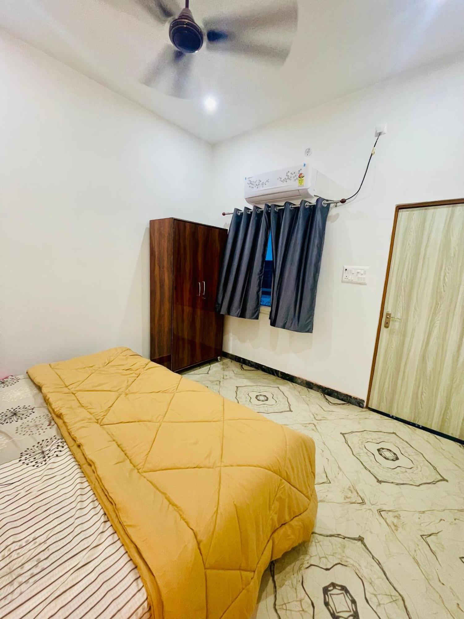 Amrita Residency Villa Varanasi Bagian luar foto